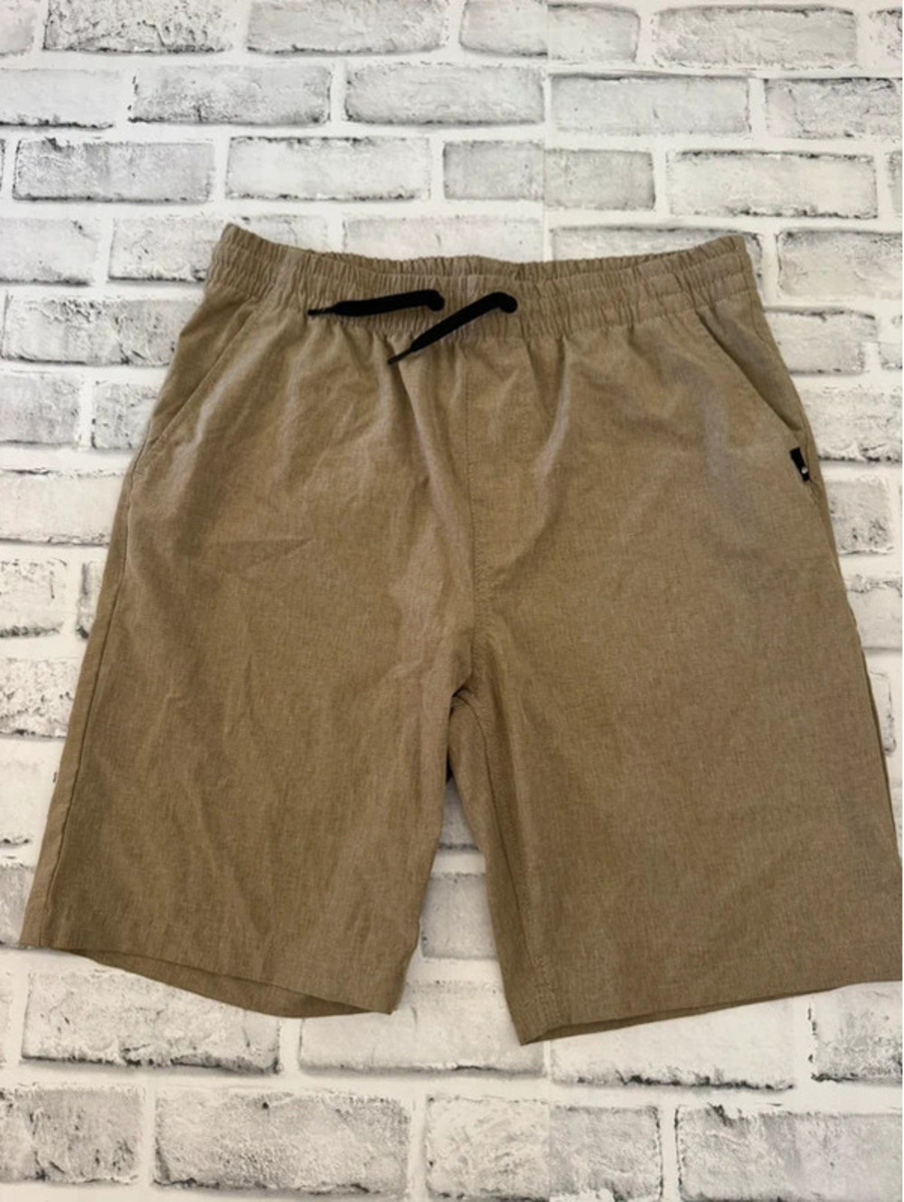 Boy’s Quicksilver tan colored shorts size large 14/16
